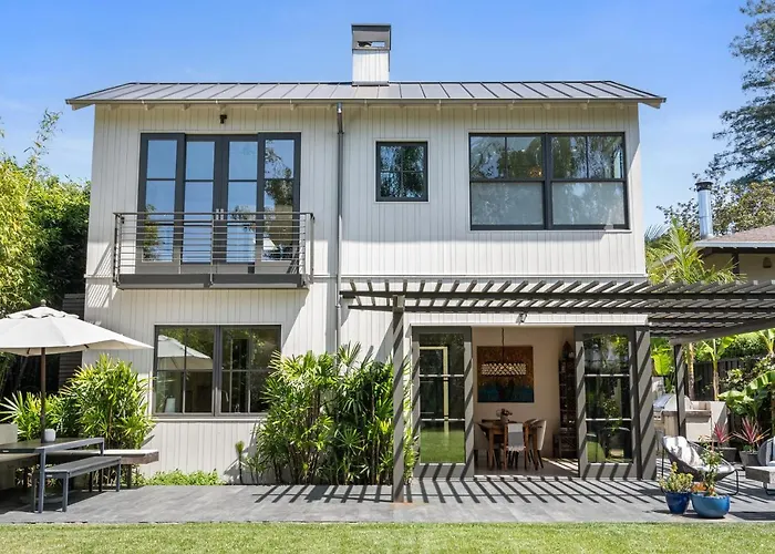 Modern Architectural Oasis In Menlo Park