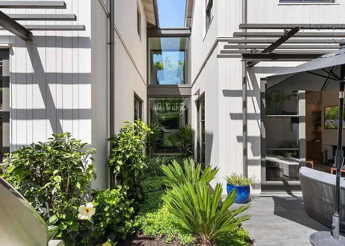 Modern Architectural Oasis In Menlo Park