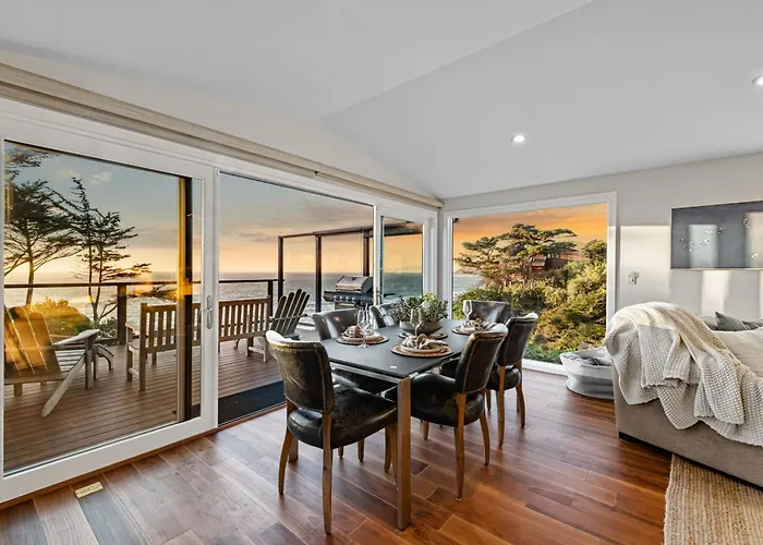 Entire Private Coastal Retreat - Spectacular Ocean Views Whot Tub